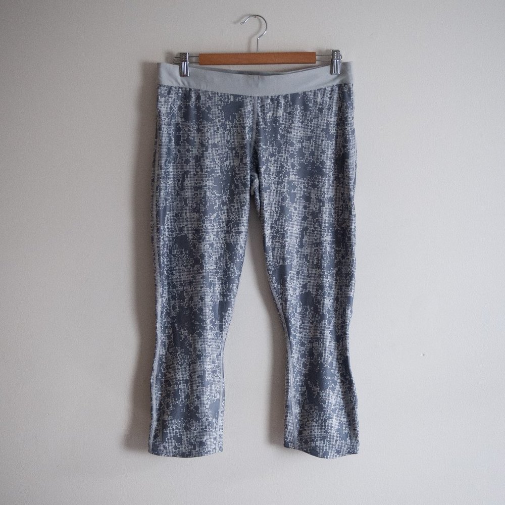 NIKE | GREY PIXEL CAMO TIGHTS